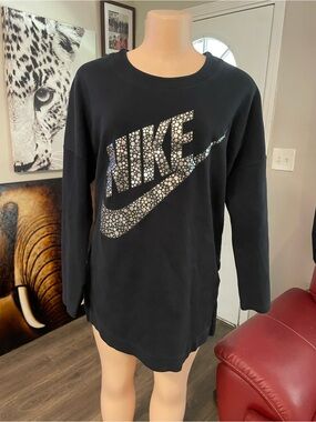 Nike sweatshirt top black distinctive metallic silver bubble logo graphic swoosh